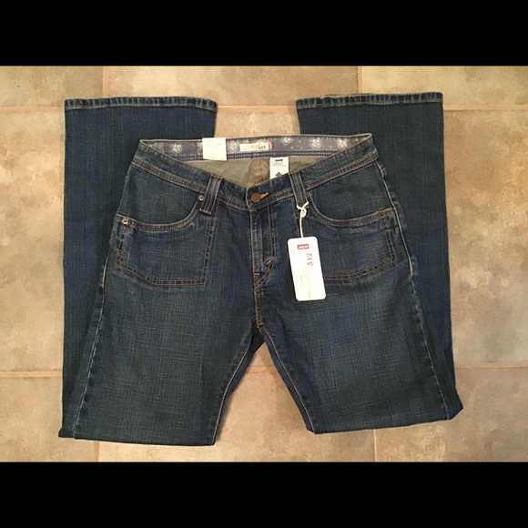 Levi's Denim - NWT Levi’s size 12 low flare 542 stretch